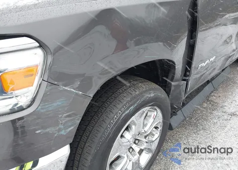 2021 Ram 1500 Big Horn 4X4 6'4 Box z USA, uszkodzony, nr VIN 1C6SRFBT0MN826498